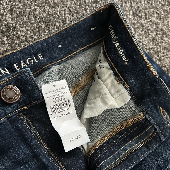 NWT American Eagle Hi-Rise Distressed Jeggings - Picture 2 of 3
